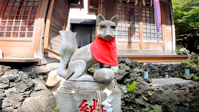 稲荷神社の狛狐