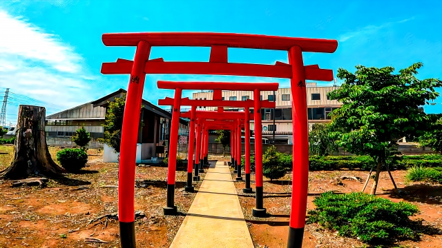 境内社への参道の鳥居