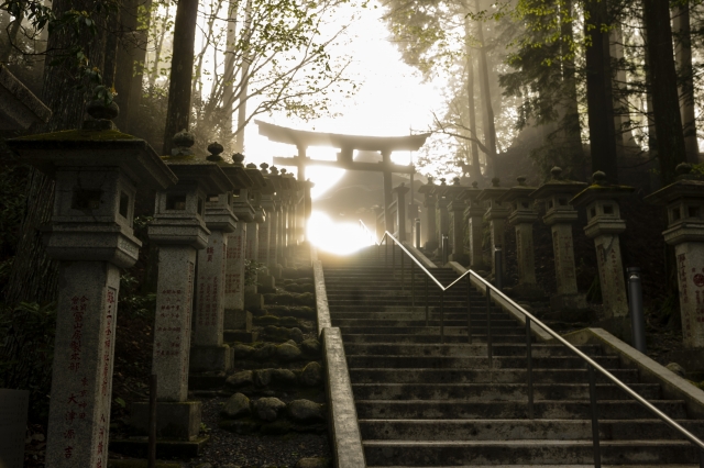 三峰神社奥宮遥拝殿